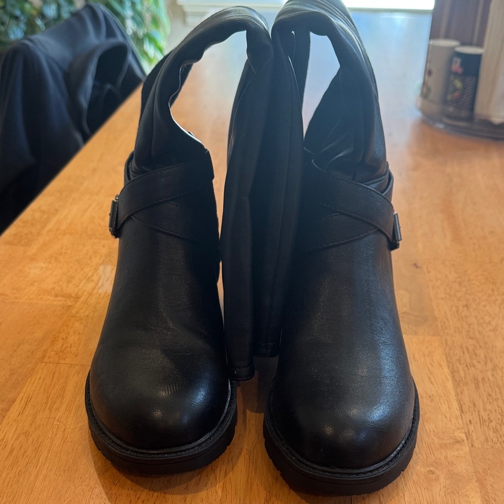 Black Women's Tall Knee Boots size 8